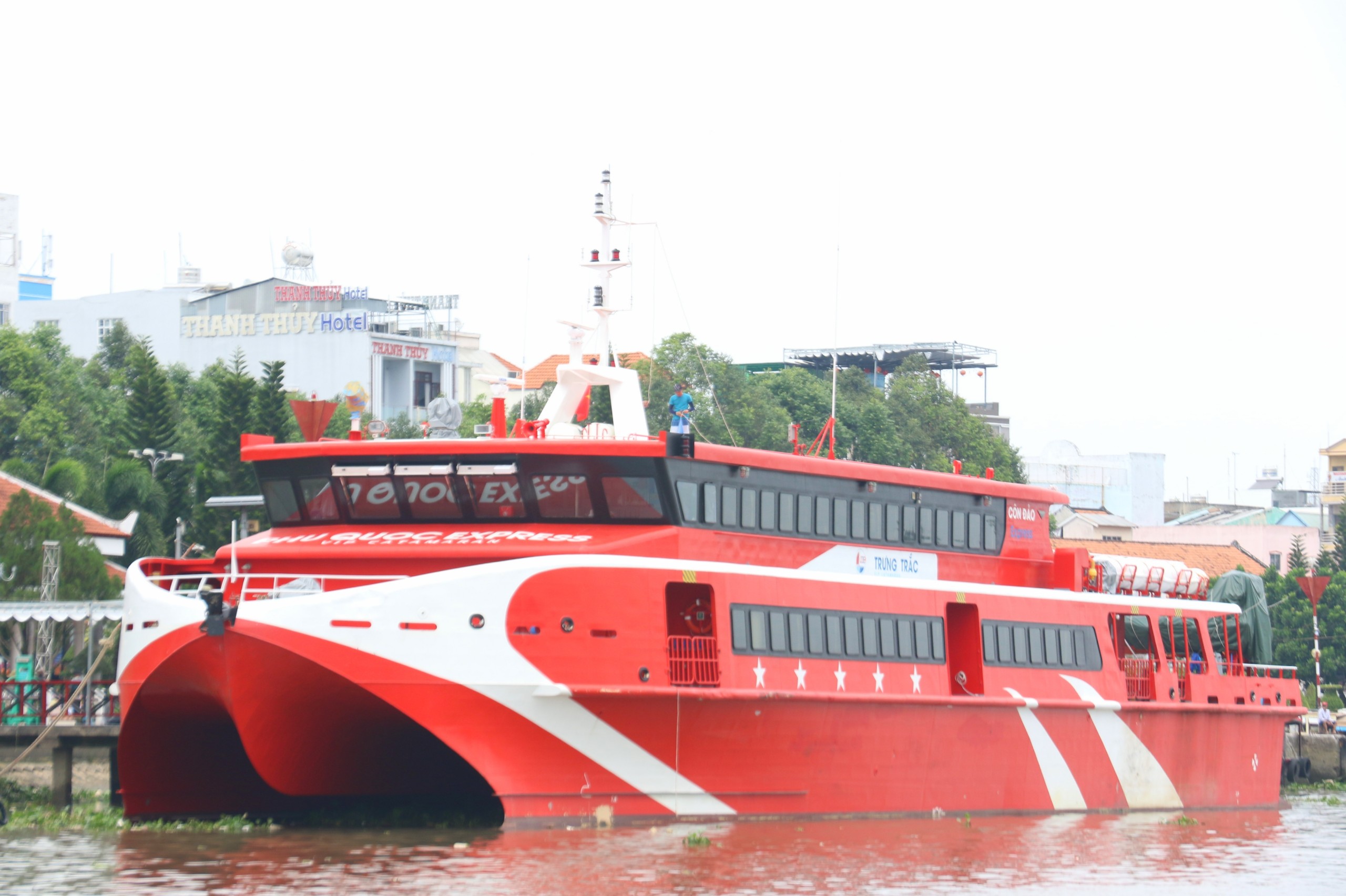 Mạng bán vé tàu cao tốc trực tuyến đi du lịch biển đảo tại Việt Nam