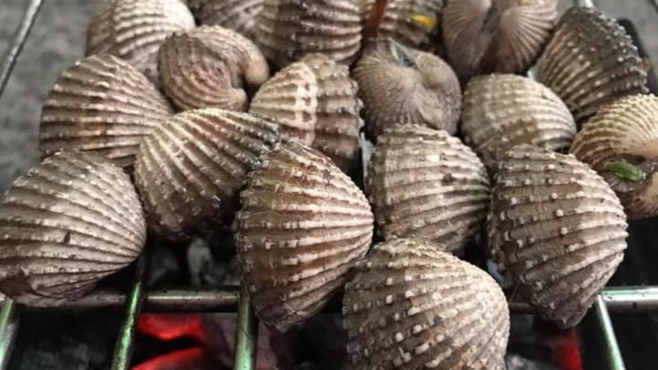 Sò huyết nướng mọi