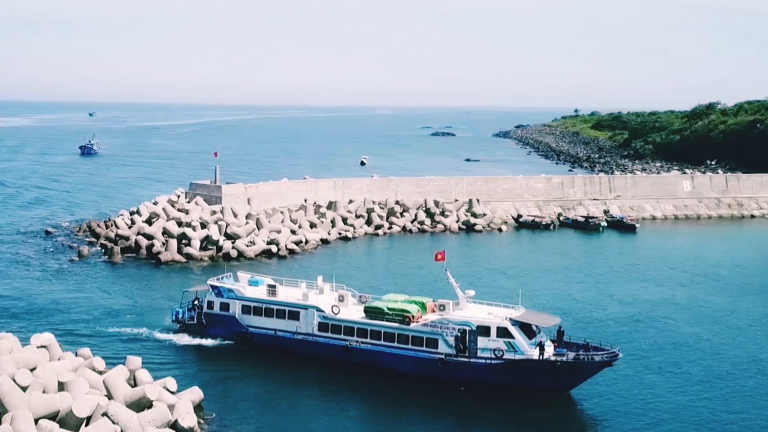 Tàu cao tốc Chín Nghĩa Quảng Trị đi đảo Cồn Cỏ từ Cửa Việt